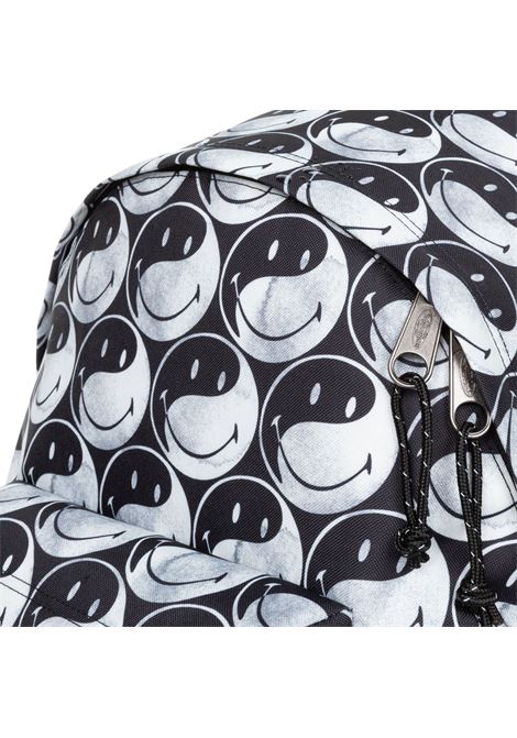 DAY PAK'R S SMILEY EASTPAK | EK0A5BG55K2